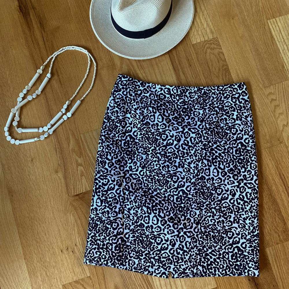 Black and white Ann Taylor pencil skirt